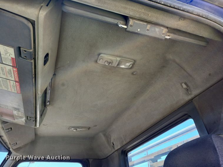 image for item JO9097 2006 Volvo VHD  truck cab and chassis