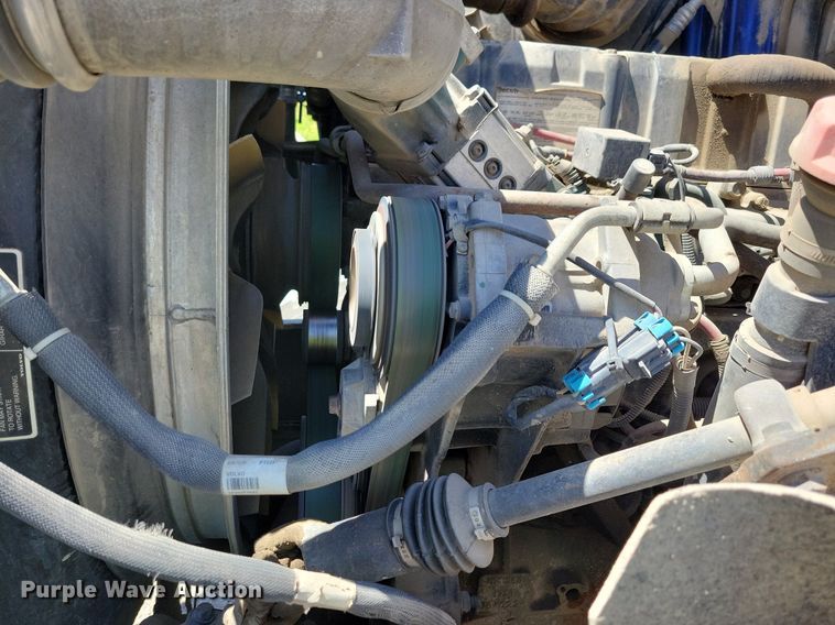 image for item JO9097 2006 Volvo VHD  truck cab and chassis