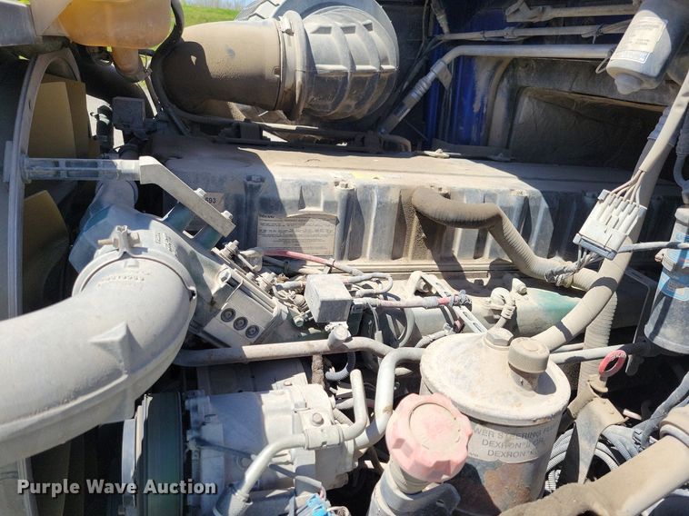 image for item JO9097 2006 Volvo VHD  truck cab and chassis