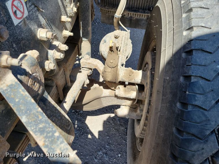 image for item JO9097 2006 Volvo VHD  truck cab and chassis