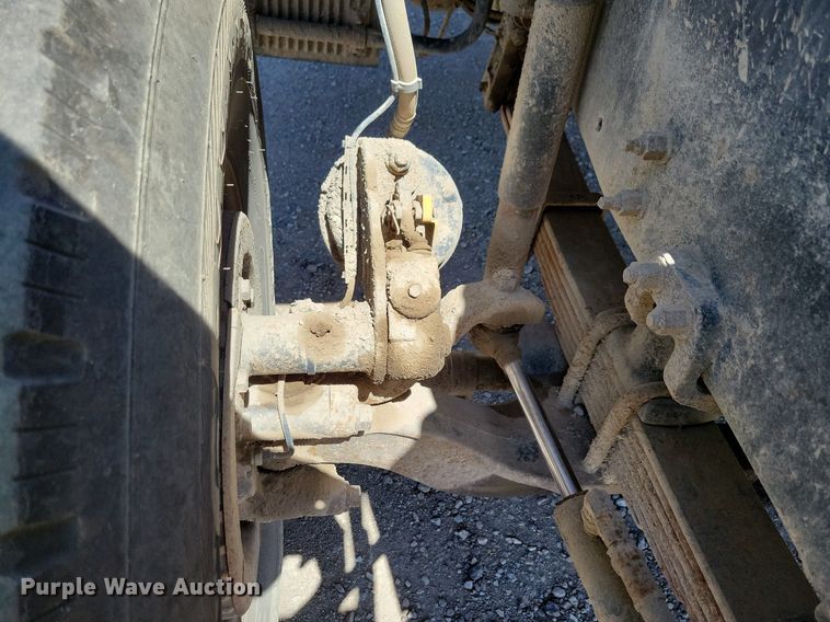 image for item JO9097 2006 Volvo VHD  truck cab and chassis