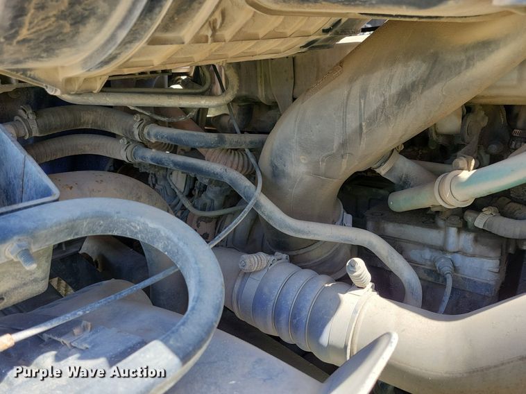 image for item JO9097 2006 Volvo VHD  truck cab and chassis