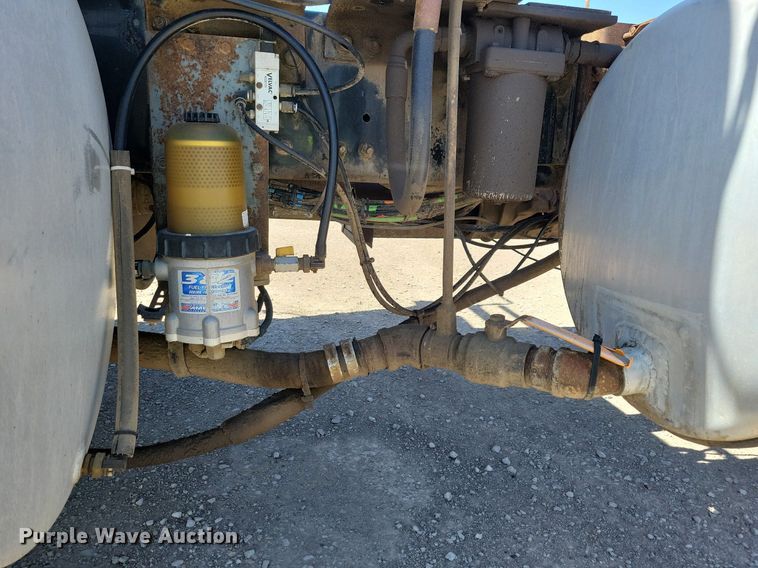 image for item JO9097 2006 Volvo VHD  truck cab and chassis