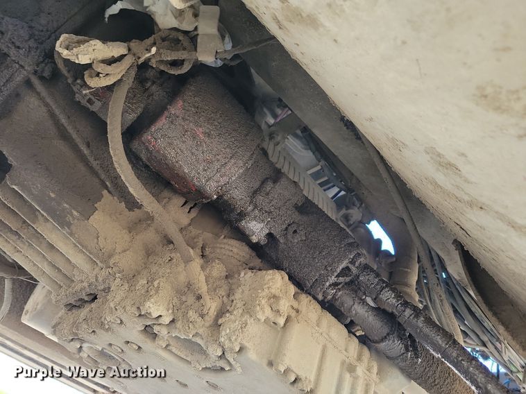 image for item JO9097 2006 Volvo VHD  truck cab and chassis