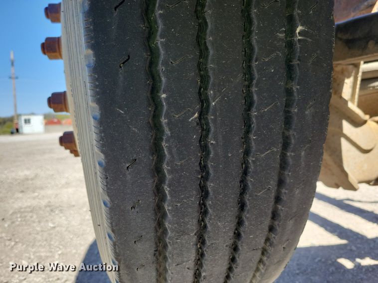 image for item JO9097 2006 Volvo VHD  truck cab and chassis