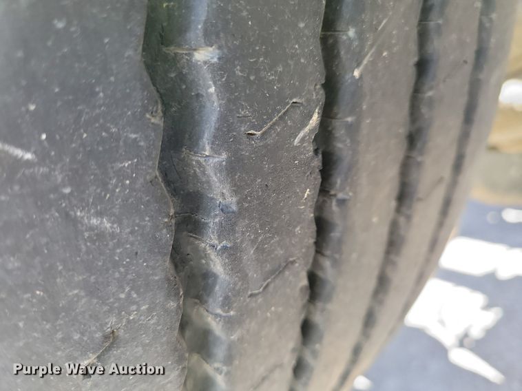 image for item JO9097 2006 Volvo VHD  truck cab and chassis