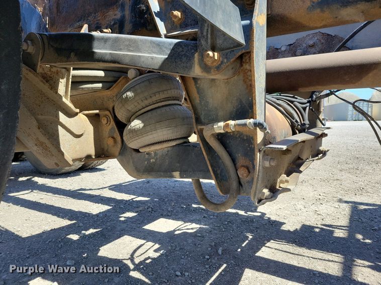 image for item JO9097 2006 Volvo VHD  truck cab and chassis