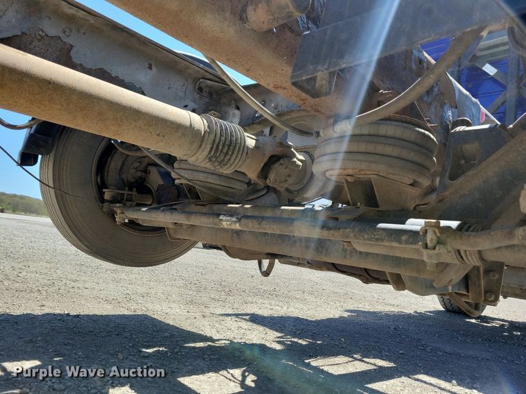 image for item JO9097 2006 Volvo VHD  truck cab and chassis