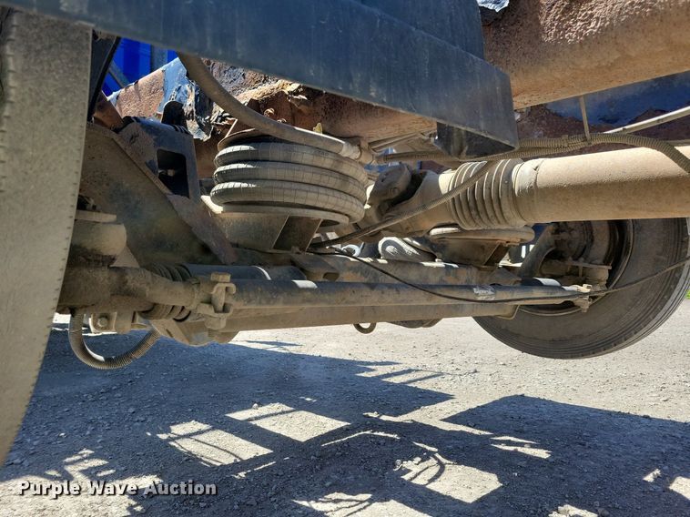 image for item JO9097 2006 Volvo VHD  truck cab and chassis