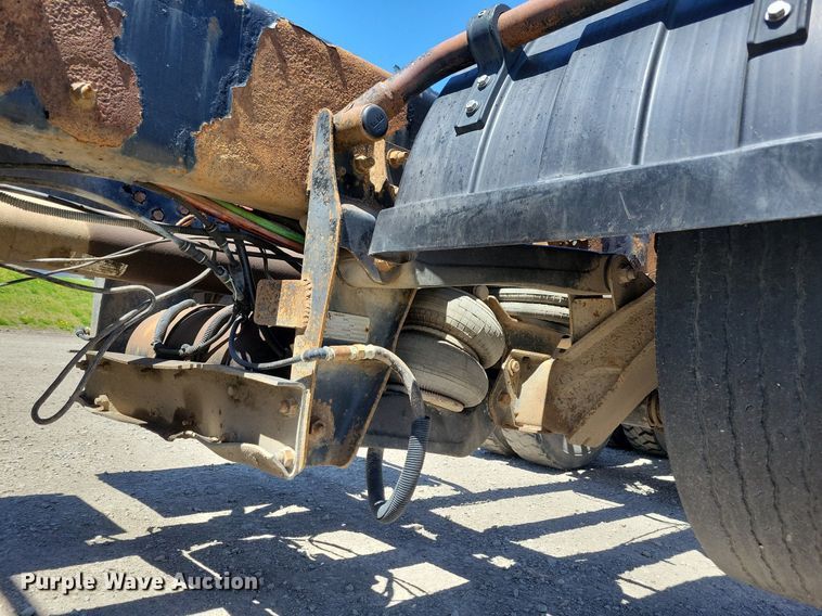 image for item JO9097 2006 Volvo VHD  truck cab and chassis