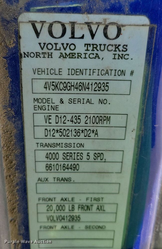 image for item JO9097 2006 Volvo VHD  truck cab and chassis