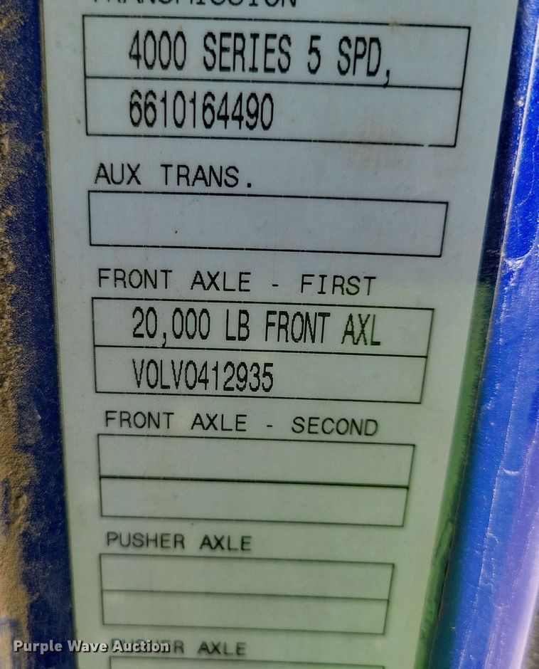 image for item JO9097 2006 Volvo VHD  truck cab and chassis