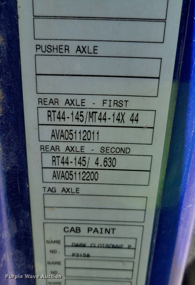 image for item JO9097 2006 Volvo VHD  truck cab and chassis