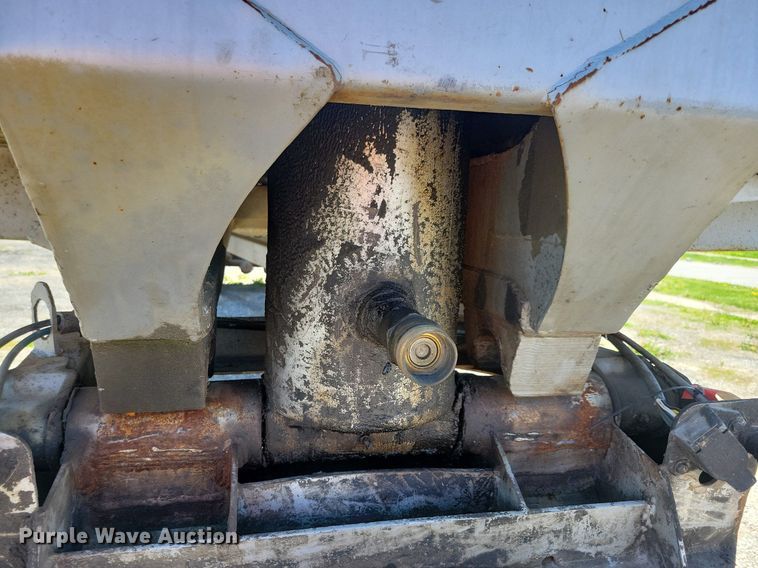 image for item JO9104 1998 Clement LW3829  end dump trailer