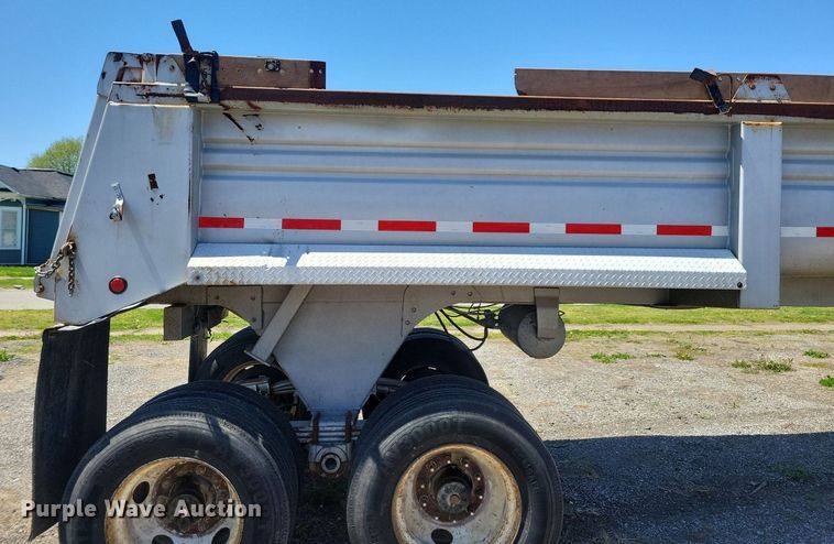 image for item JO9104 1998 Clement LW3829  end dump trailer