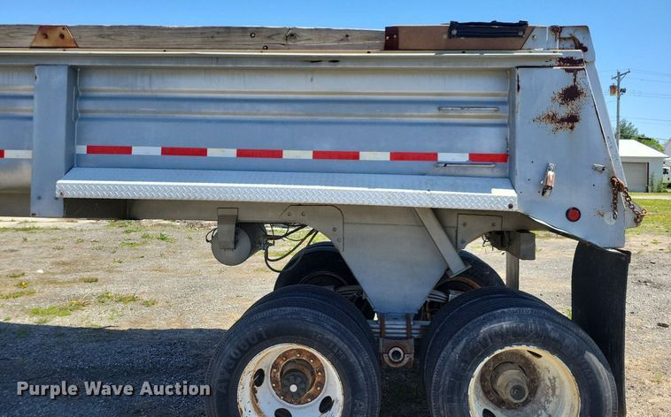 image for item JO9104 1998 Clement LW3829  end dump trailer