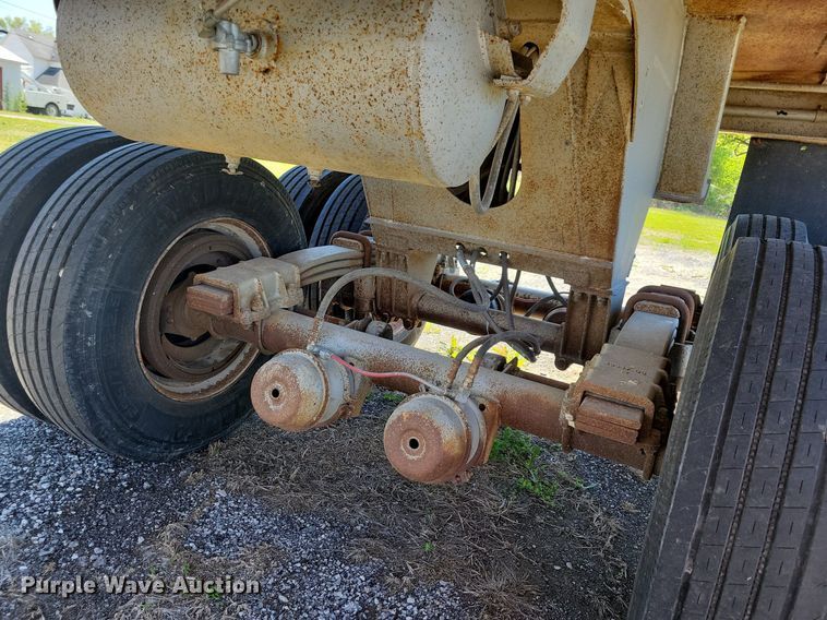 image for item JO9104 1998 Clement LW3829  end dump trailer