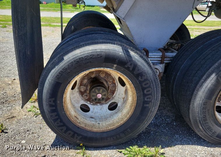 image for item JO9104 1998 Clement LW3829  end dump trailer