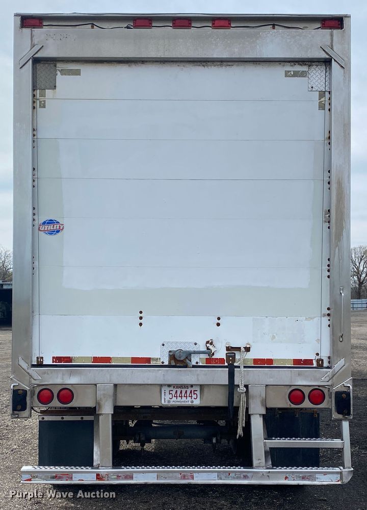 image for item KB9551 1999 Utility VS2R  refrigerated van trailer