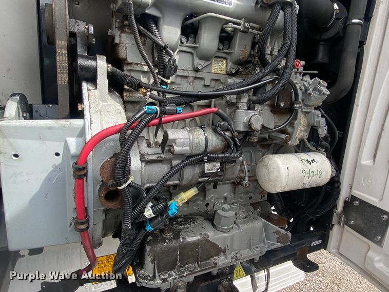 image for item KB9551 1999 Utility VS2R  refrigerated van trailer