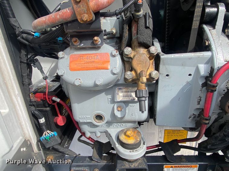 image for item KB9551 1999 Utility VS2R  refrigerated van trailer