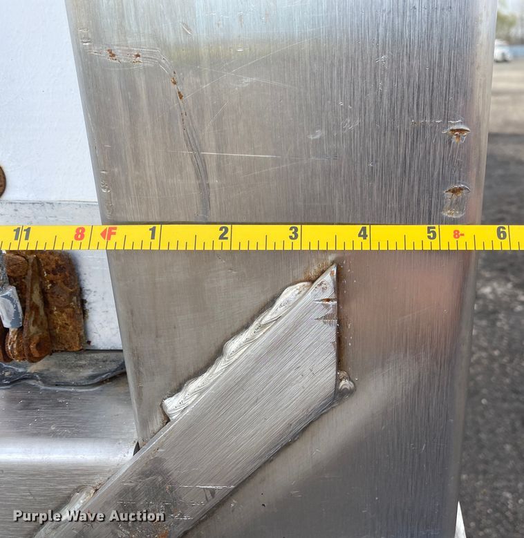 image for item KB9551 1999 Utility VS2R  refrigerated van trailer