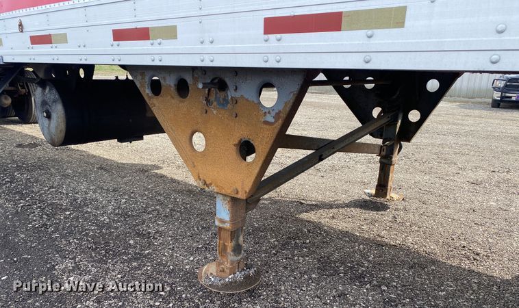 image for item KB9551 1999 Utility VS2R  refrigerated van trailer