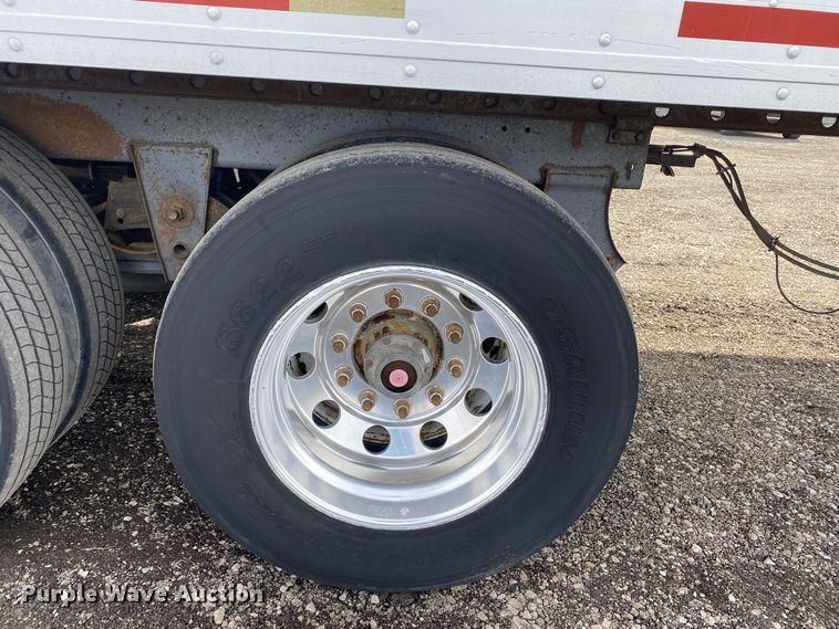 image for item KB9551 1999 Utility VS2R  refrigerated van trailer