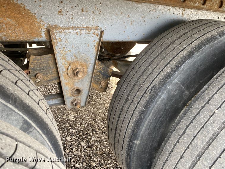 image for item KB9551 1999 Utility VS2R  refrigerated van trailer