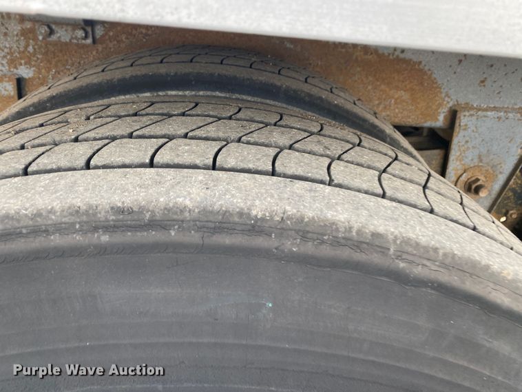 image for item KB9551 1999 Utility VS2R  refrigerated van trailer