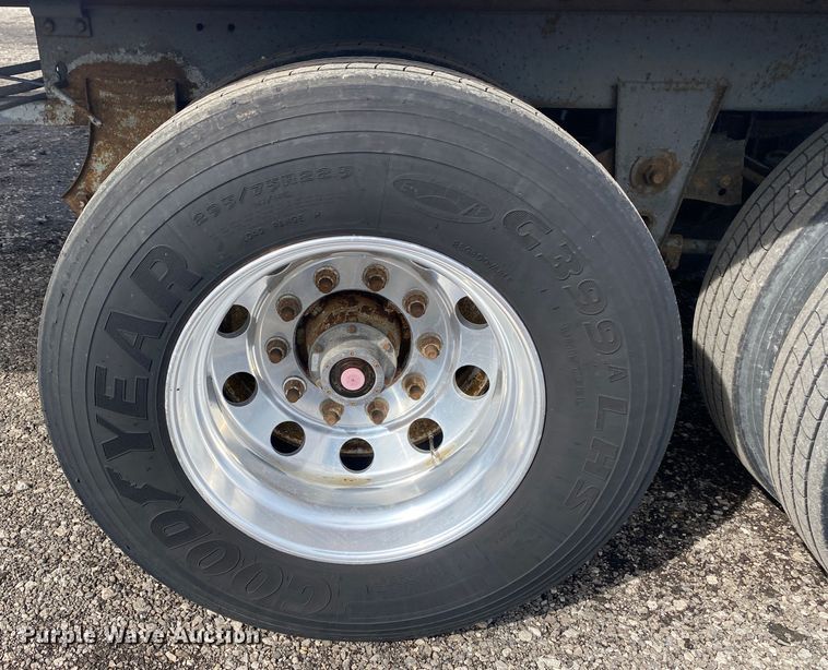 image for item KB9551 1999 Utility VS2R  refrigerated van trailer