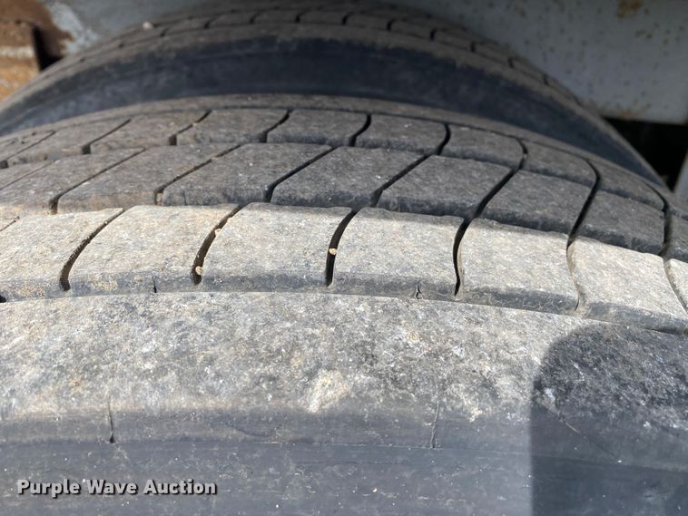 image for item KB9551 1999 Utility VS2R  refrigerated van trailer