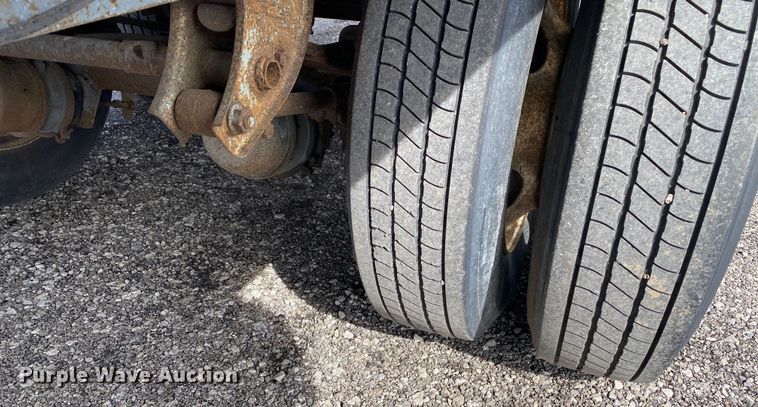 image for item KB9551 1999 Utility VS2R  refrigerated van trailer