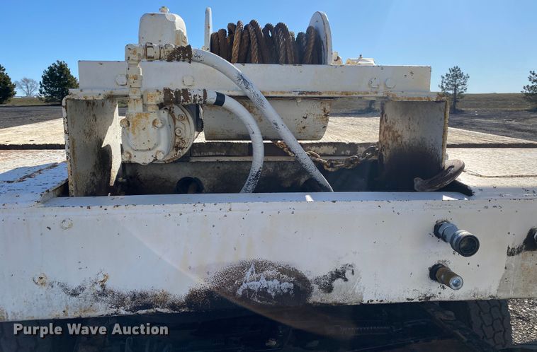 image for item KW9013 1999 Fontaine  drop deck equipment trailer