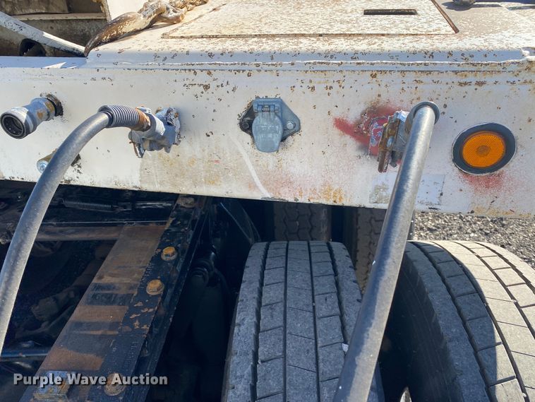 image for item KW9013 1999 Fontaine  drop deck equipment trailer