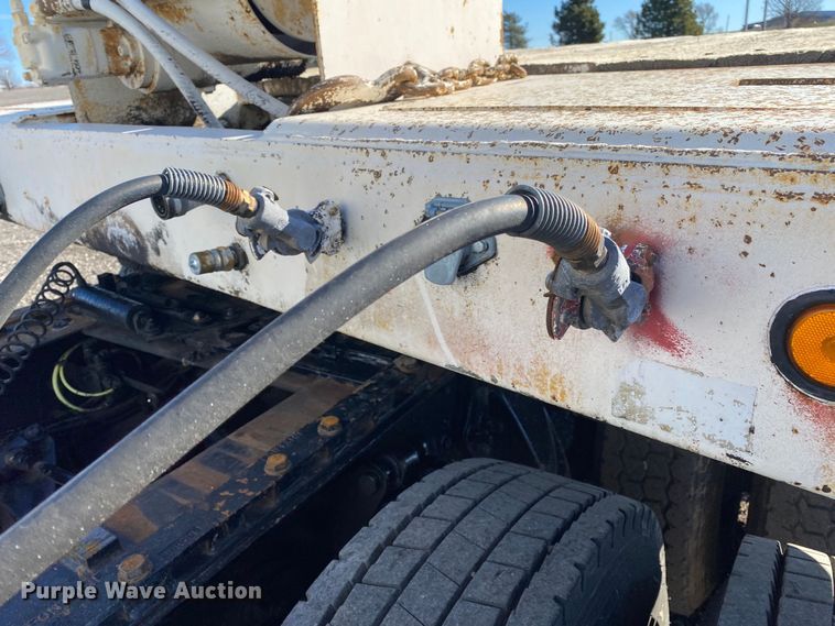 image for item KW9013 1999 Fontaine  drop deck equipment trailer