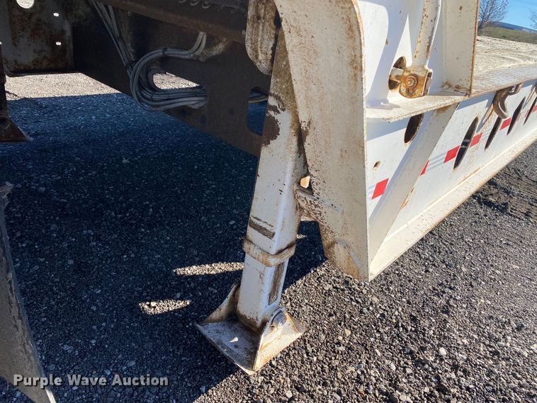 image for item KW9013 1999 Fontaine  drop deck equipment trailer
