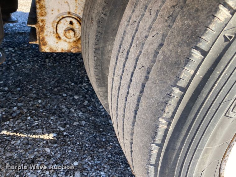 image for item KW9013 1999 Fontaine  drop deck equipment trailer