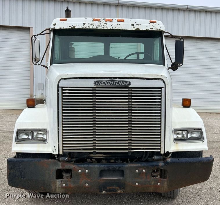 image for item LI9685 1987 Freightliner FLC  semi truck