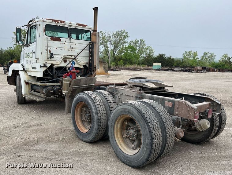 image for item LI9685 1987 Freightliner FLC  semi truck
