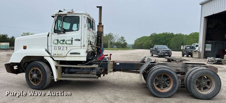 image for item LI9685 1987 Freightliner FLC  semi truck