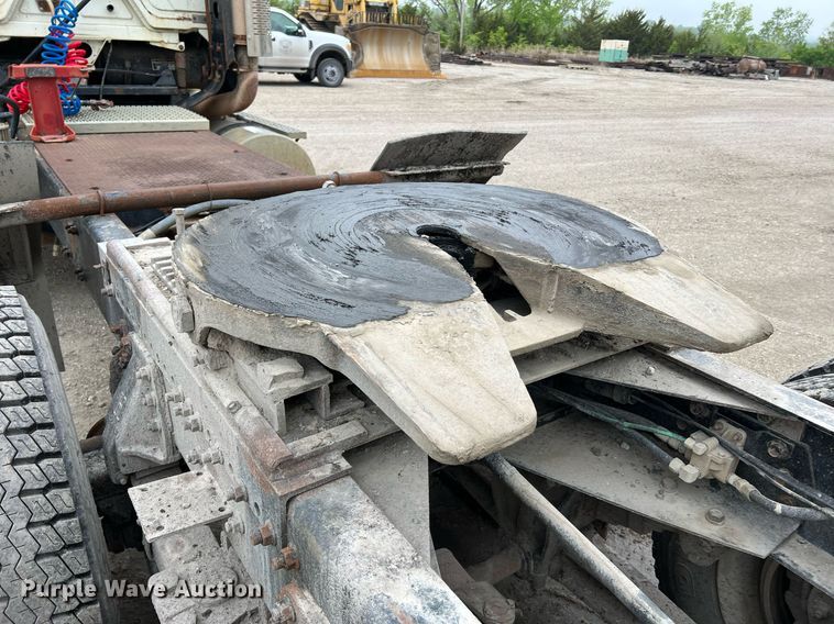 image for item LI9685 1987 Freightliner FLC  semi truck