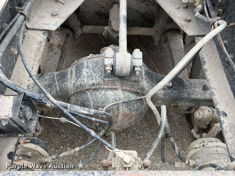 image for item LI9685 1987 Freightliner FLC  semi truck