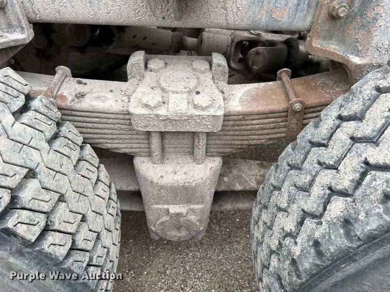 image for item LI9685 1987 Freightliner FLC  semi truck