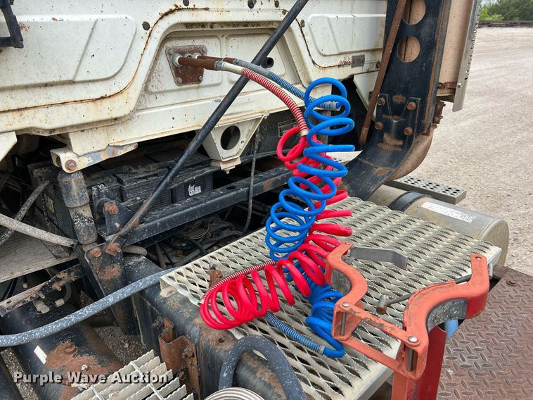 image for item LI9685 1987 Freightliner FLC  semi truck