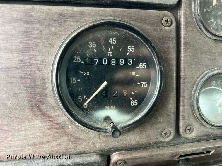 image for item LI9685 1987 Freightliner FLC  semi truck