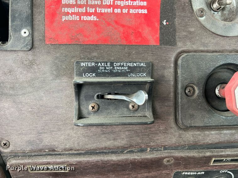 image for item LI9685 1987 Freightliner FLC  semi truck