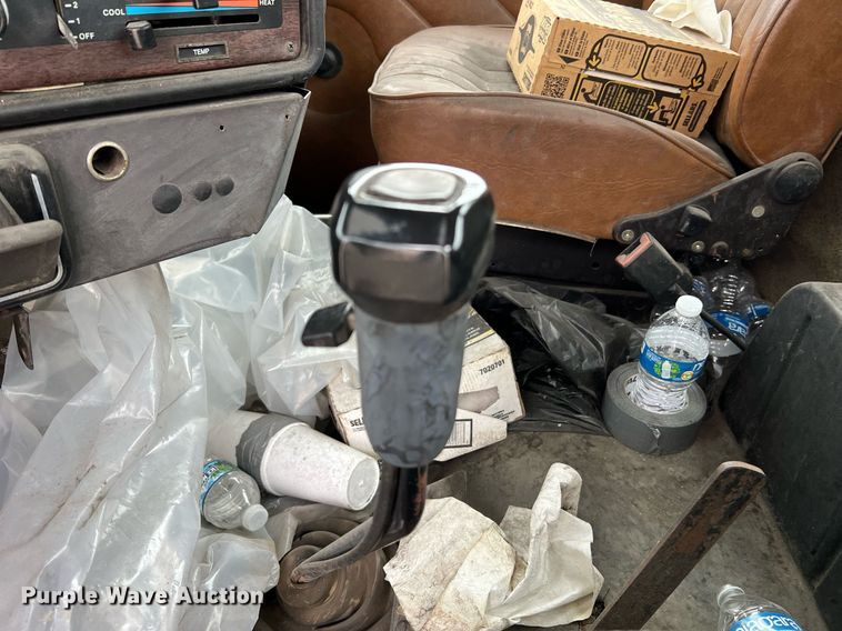 image for item LI9685 1987 Freightliner FLC  semi truck