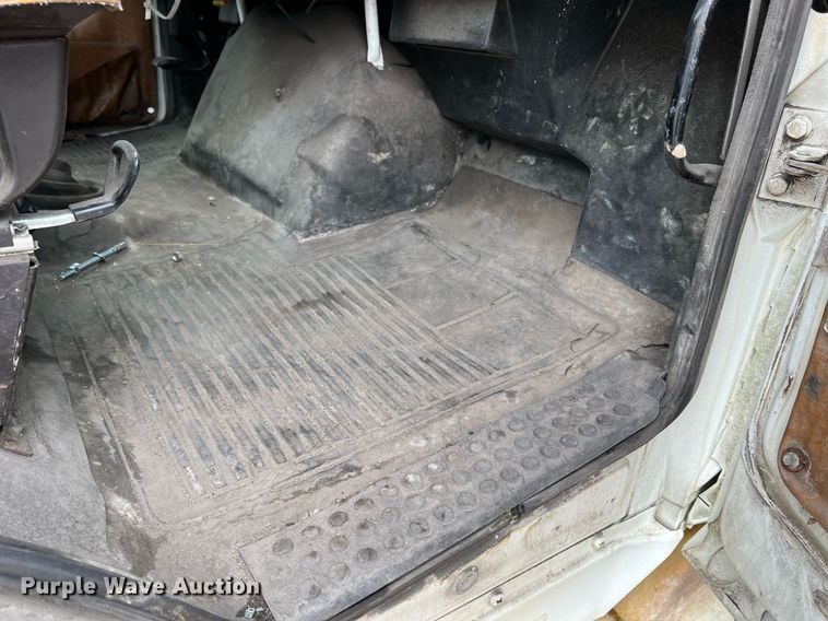 image for item LI9685 1987 Freightliner FLC  semi truck