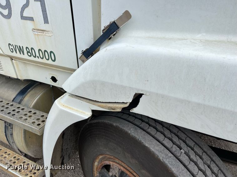 image for item LI9685 1987 Freightliner FLC  semi truck